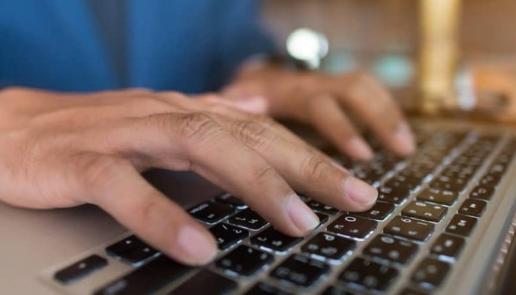 Why CCleaner Portable is Useful When You Travel and Use Public PCs