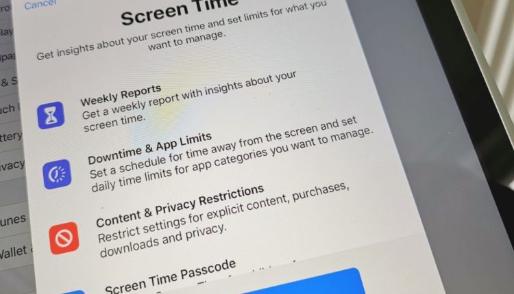 U.S. interviews iOS app makers in Apple antitrust investigation